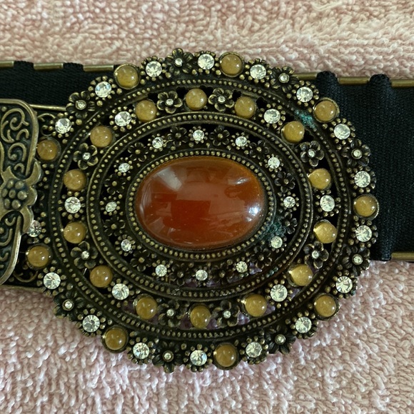 Metal chain link style belt with hook closure and round beaded buckle. Stretch. - Picture 6 of 8